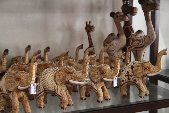 Miniatur Kendaraan dan Bangunan